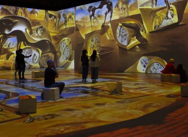 Visita a l'exposició immersiva: Dalí boulevard cibernètic